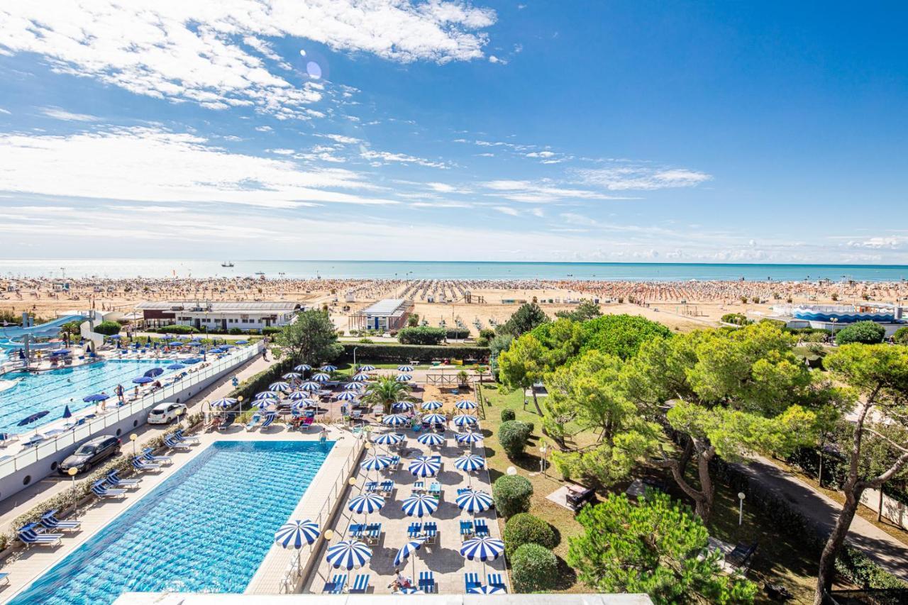Hotel Palace Bibione Exterior photo