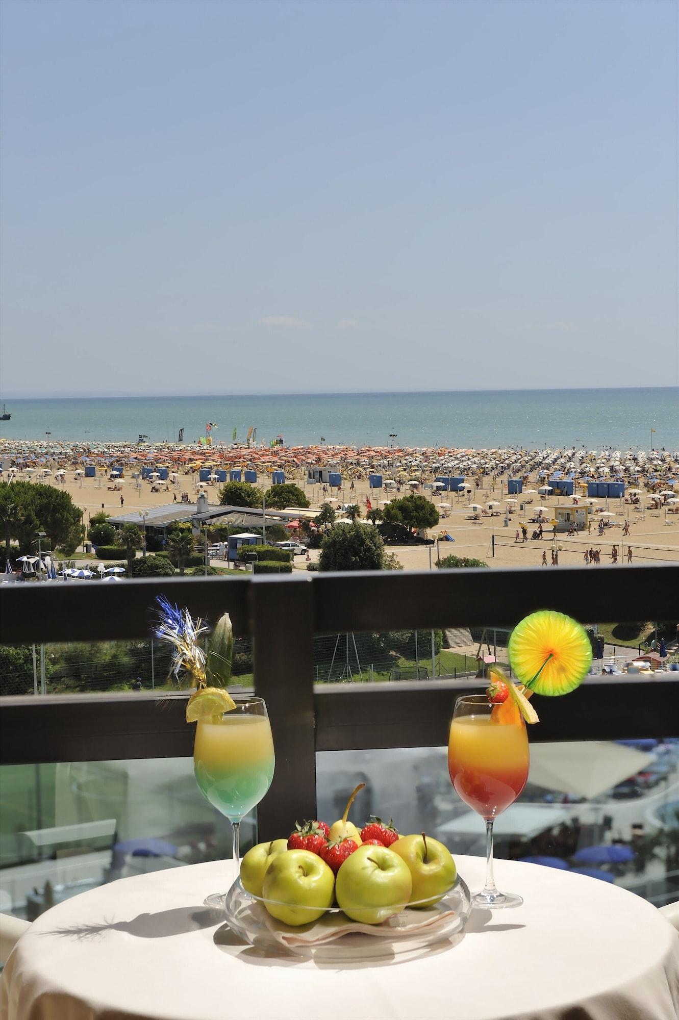 Hotel Palace Bibione Exterior photo