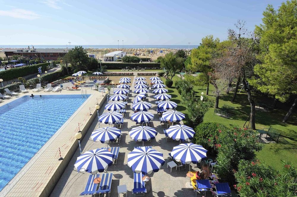 Hotel Palace Bibione Exterior photo