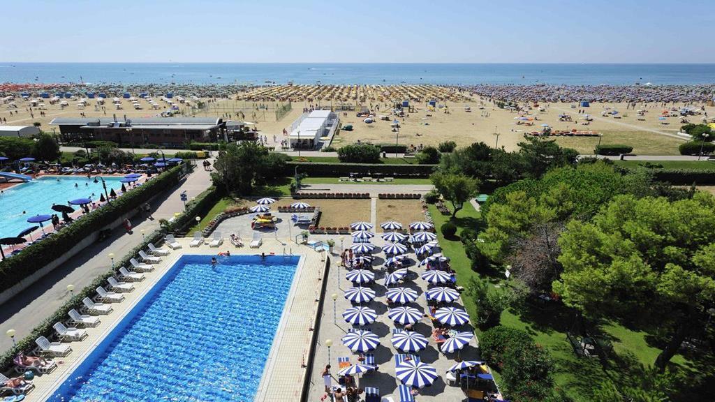 Hotel Palace Bibione Exterior photo