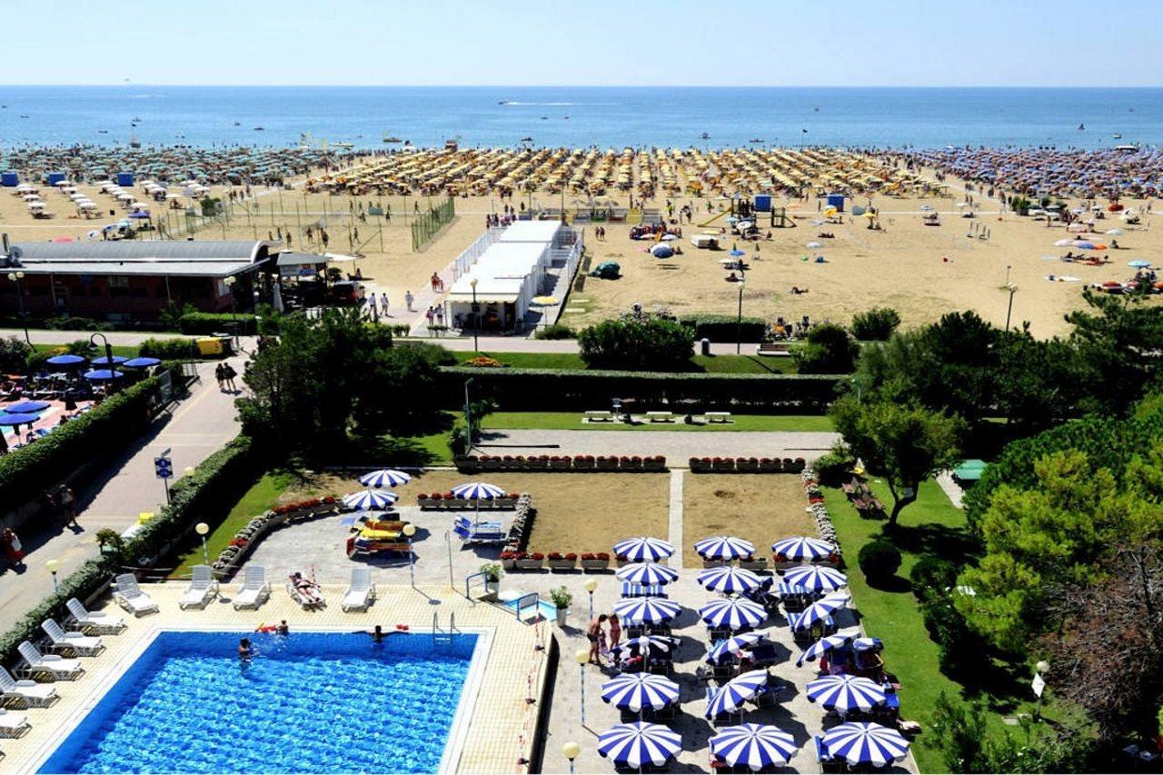 Hotel Palace Bibione Exterior photo