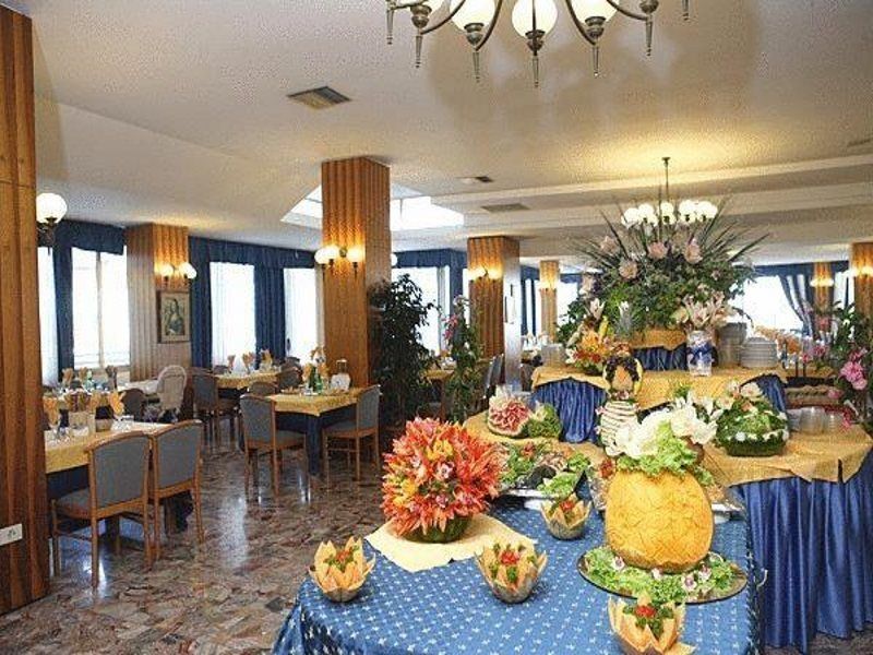 Hotel Palace Bibione Exterior photo